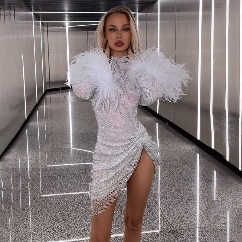 VESTIDO SHENI COM PLUMAS