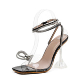 SANDÁLIA SALTO TAÇA ACRÍLICO PRETA COM STRASS