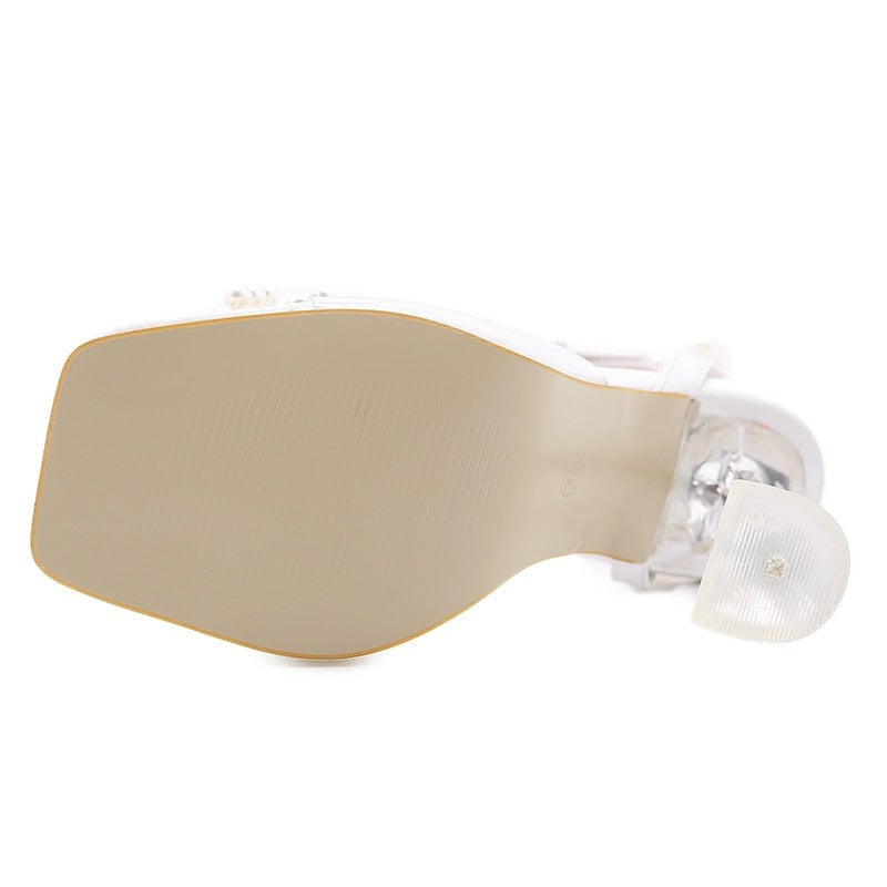 SANDÁLIA SALTO TAÇA ACRÍLICO PRETA COM STRASS