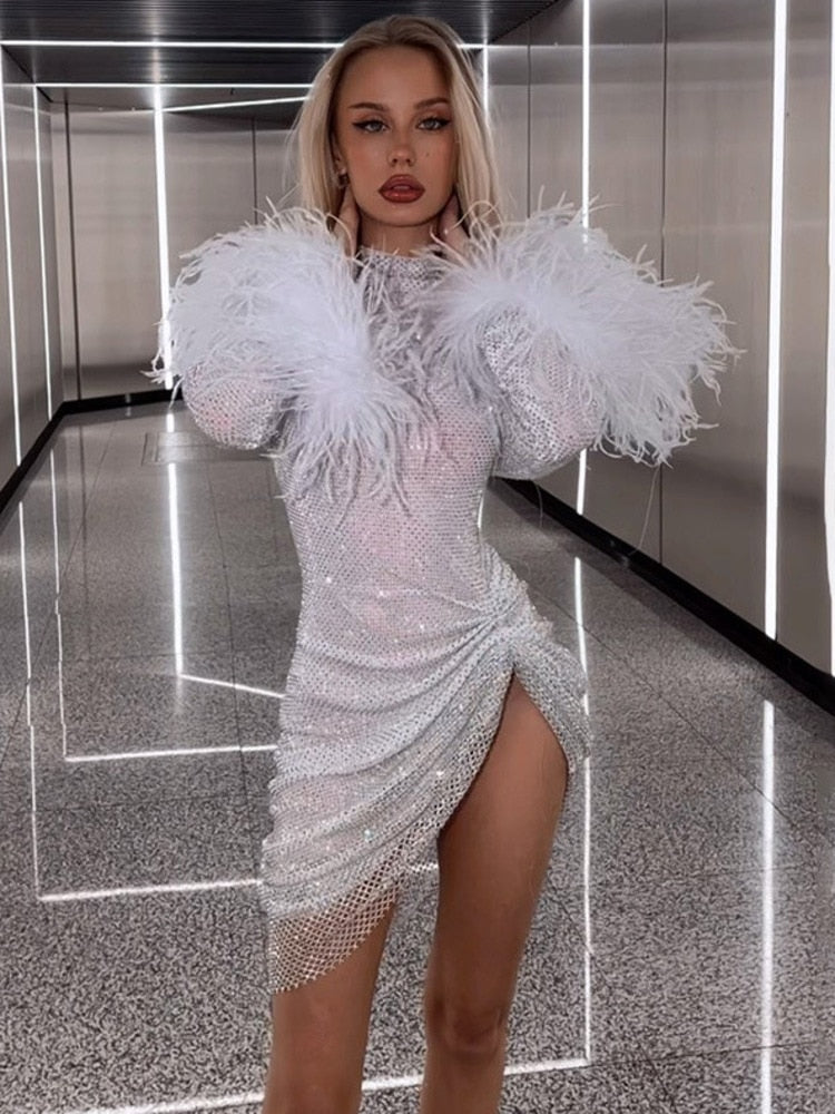 VESTIDO SHENI COM PLUMAS